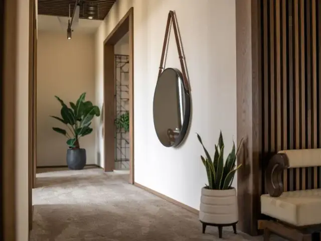 Na jakiej wysokości powiesić lustro w przedpokoju, aby każdy mógł wygodnie korzystać?