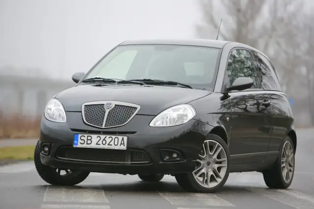 Lancia Ypsilon: Pojemność zbiornika paliwa 40L i realny zasięg