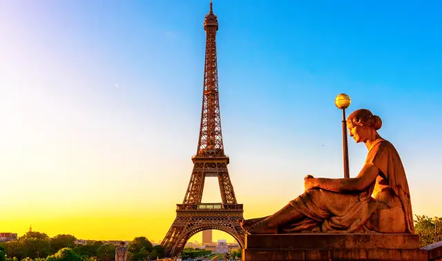 Nocleg w Paryżu: Jak znaleźć idealne miejsce i nie przepłacić?