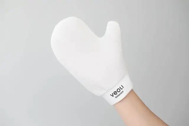 Jaki peeling przed samoopalaczem, aby uniknąć smug i uzyskać idealny efekt