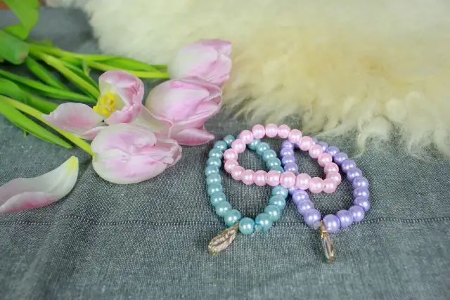 Jak zrobić bransoletkę z koralików - proste kroki i przydatne porady