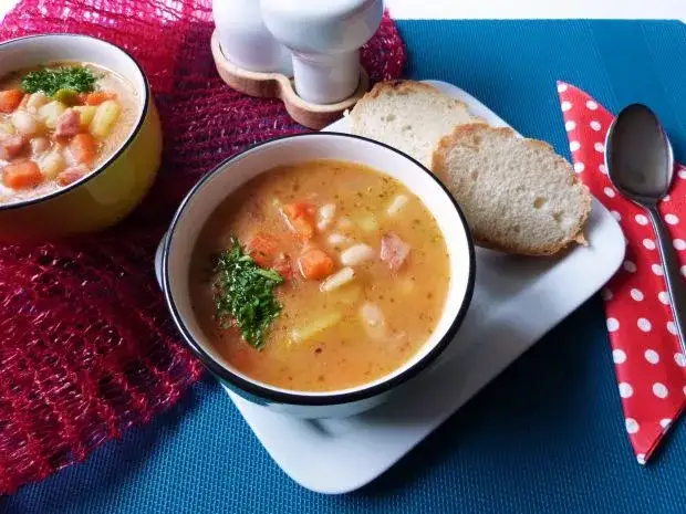 Jaką zupę na żeberkach przygotować, by zaskoczyć gości?