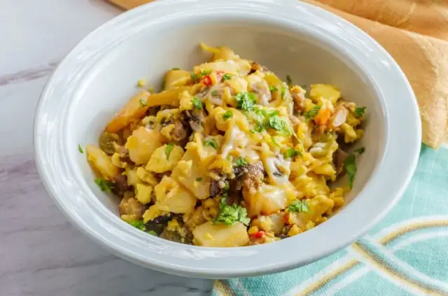 Zapiekanki śniadaniowe: Odkryj proste przepisy na idealny początek dnia