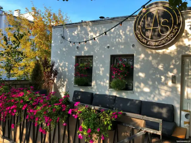 Gdzie na obiad z dzieckiem w Warszawie? Odkryj idealne miejsca!