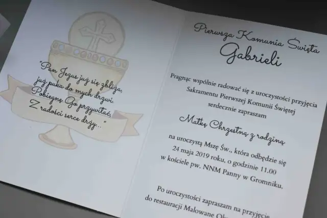 Zaproszenie na Komunię dla Chrzestnej: jak wzruszyć i wyróżnić?