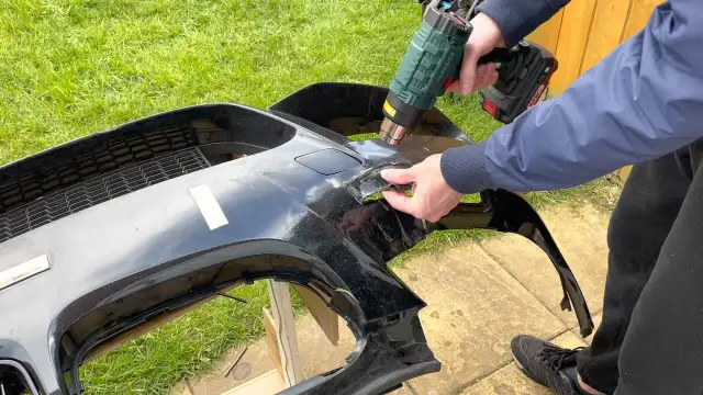 Jak naprawić pęknięty zderzak plastikowy? Poradnik krok po kroku