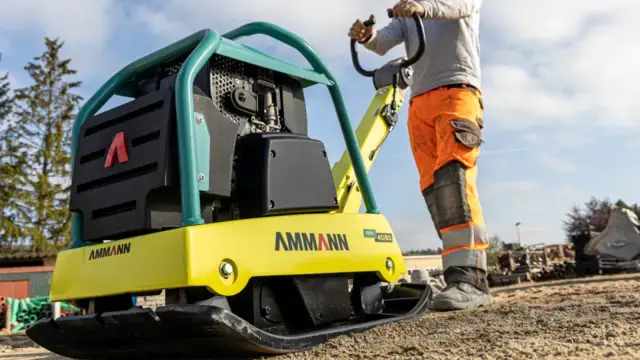 Zagęszczarka do fundamentów: Jaką wybrać i jak zagęszczać grunt?