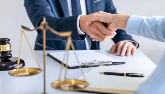 Ile trwa odrzucenie spadku u notariusza? Poznaj szybki proces i koszty