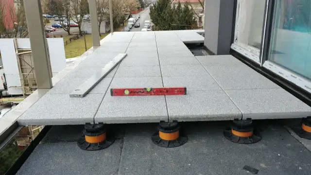 Blacha na balkon: alternatywa dla płytek - zalety i wady