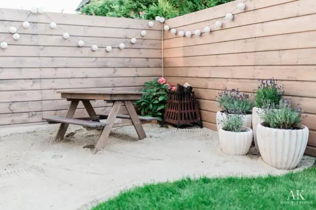 Ogrodzenie ogródka w bloku: Jak to zrobić legalnie i pięknie?