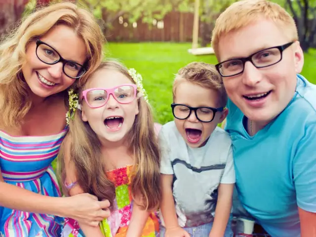 Fotochromy: szare czy brązowe? Wybierz idealne dla siebie!