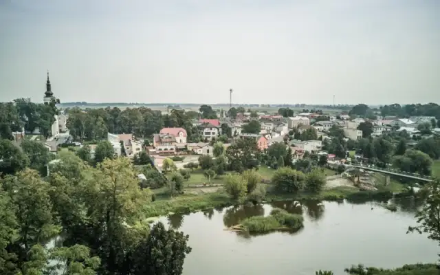 Uniejów atrakcje: Odkryj najciekawsze miejsca i aktywności w mieście