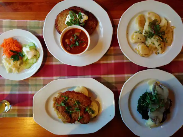 Gdzie zjeść w Krynicy-Zdroju? Polecane restauracje i smaki