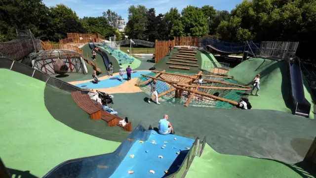 Plac zabaw Park Ujazdowski otwarty! Co musisz wiedzieć przed wizytą?