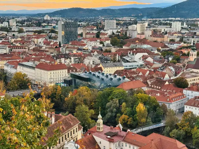 Graz: Odkryj niedocenioną perłę Austrii. Przewodnik po atrakcjach