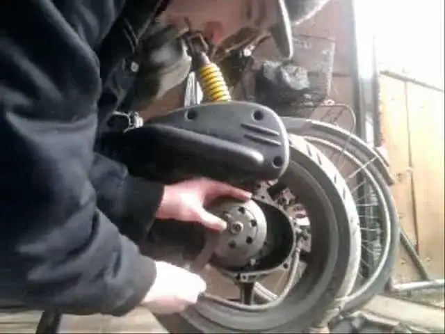 Jak odkręcić sprzęgło w skuterze – proste kroki bez błędów i problemów