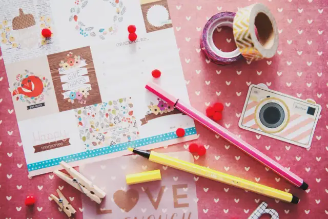 Jak stworzyć wyjątkowy album ręcznie robiony: poradnik krok po kroku