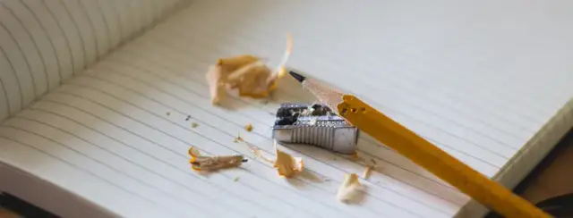 Jak pisać w zeszycie w linie, aby uniknąć nieczytelnych notatek