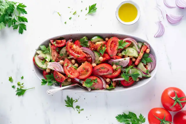 Recette de salade de concombre et tomate : fraîcheur et simplicité à portée de main