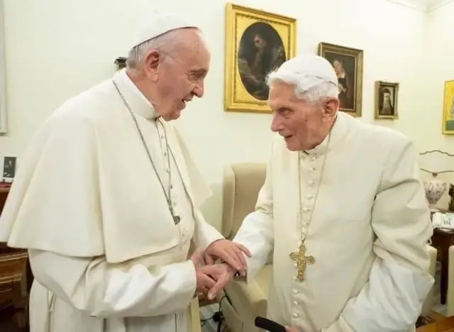 Ile lat ma papież Benedykt XVI? Sprawdź jego wiek i historię życia