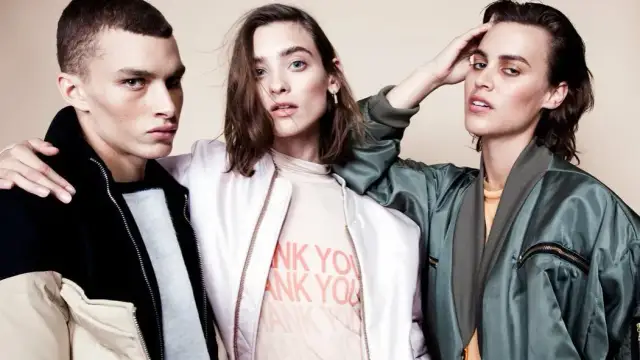 Jakie ubrania najczęściej mężczyźni pożyczają kobietom i dlaczego to robią?