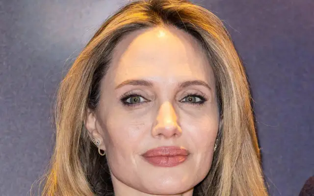 Czy Angelina Jolie ma swoje dzieci? Prawda o ich pochodzeniu i życiu