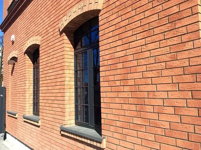 Jak układać klinkier na elewacji bez błędów? Praktyczne wskazówki krok po kroku