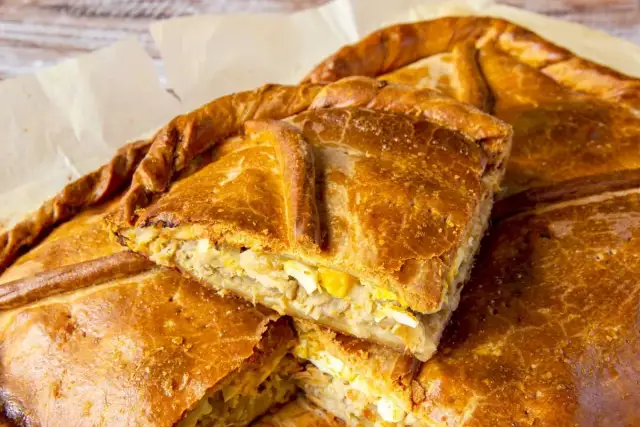 Receta empanada de atún y huevo fácil y deliciosa para disfrutar en casa