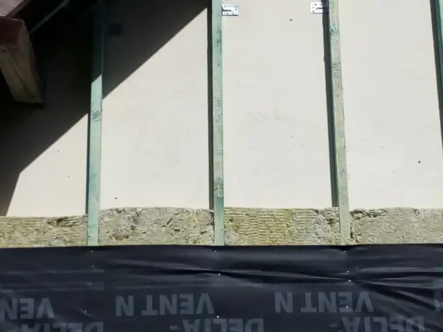 Jaka wełna na elewacje drewniane? Wybierz najlepszą izolację bez błędów!