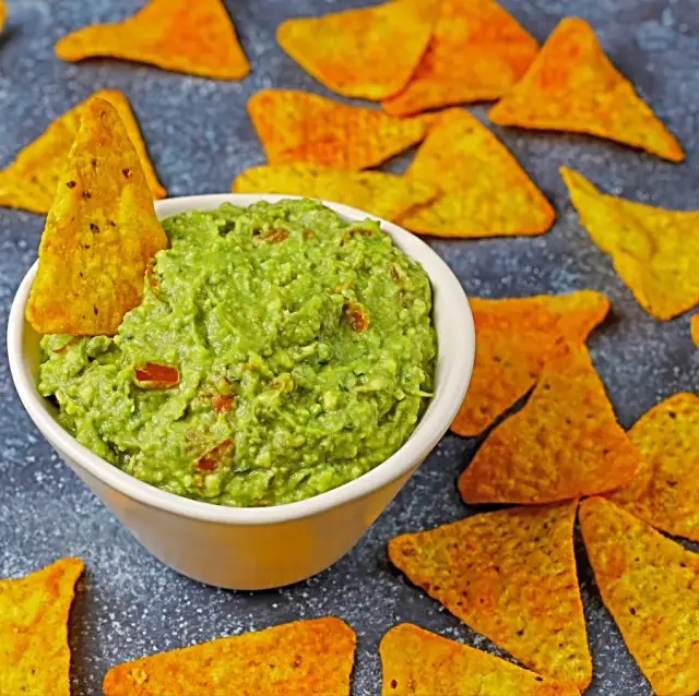 Jak zrobić guacamole do nachos, które zachwyci każdego gościa