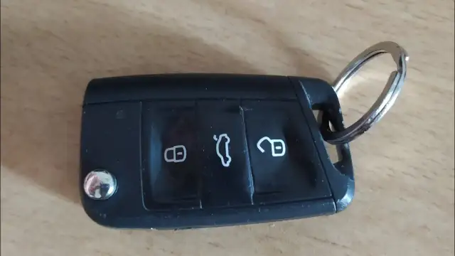 Wymiana baterii w kluczyku Seat Leon 3 – proste kroki, które musisz znać