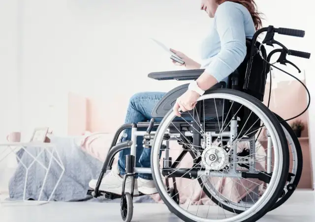 Czy dodatkowy urlop dla osoby niepełnosprawnej liczy się proporcjonalnie? Wyjaśniamy zasady