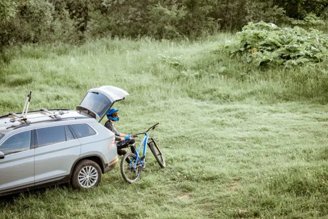 Jak przewozić rower w aucie bez obaw o uszkodzenia i bezpieczeństwo