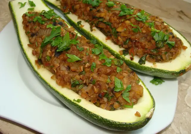 Czy cukinia jest dietetyczna? Wartości odżywcze, kalorie i przepisy dla zdrowia