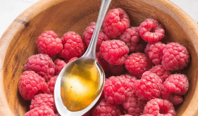 Jak zrobić miód malinowy: krok po kroku do wyjątkowego smaku