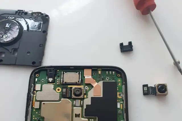 Ile kosztuje wymiana aparatu w telefonie? Sprawdź ceny i modele