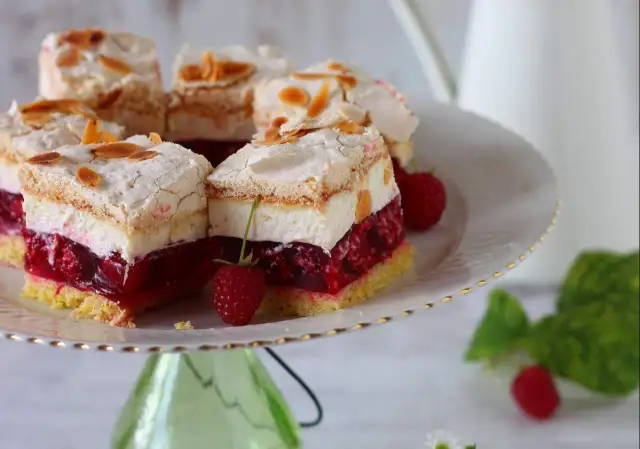 Jak zrobić idealną bezę do malinowej chmurki bez błędów i z perfekcyjnym smakiem