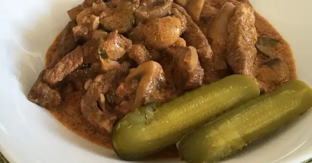 Jak kroić wołowinę na strogonowa, aby uzyskać idealny smak i teksturę