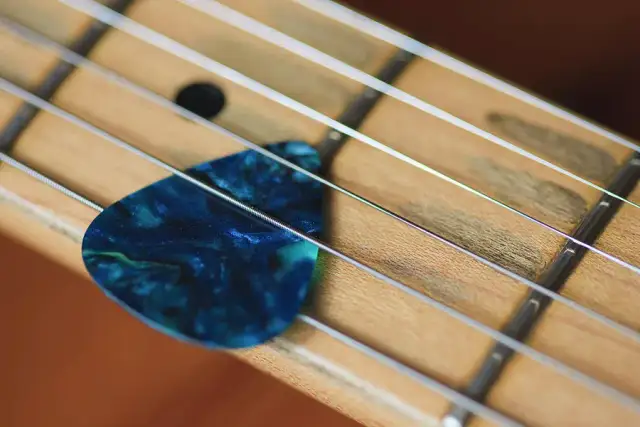 Jak dobrać struny do gitary elektrycznej, aby uniknąć błędów w brzmieniu