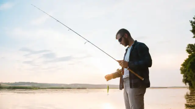 Gdzie można łowić ryby z kartą wędkarską? Sprawdź, gdzie nie musisz mieć licencji