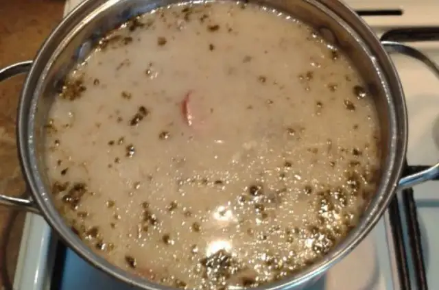 Jak ugotować żurek na kiełbasie - prosty przepis, który zachwyci smakami