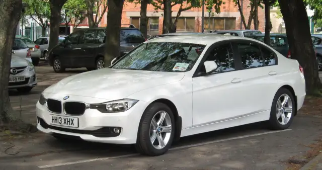 BMW F30: Kompletny przegląd modelu - Zalety, wady i osiągi