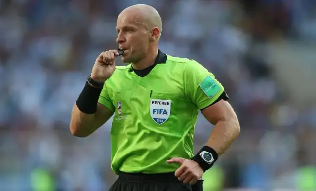 Zarobki sędziego Ligi Mistrzów – ile naprawdę zarabiają i od czego zależy ich pensja?