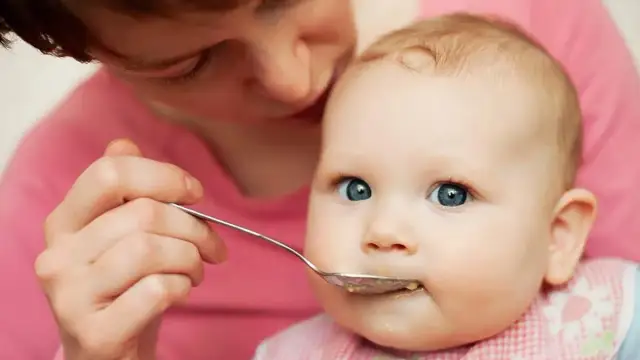 Kiedy podawać chleb niemowlakowi? Bezpieczne wprowadzenie i ważne wskazówki