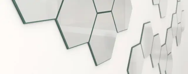 Trend alert: kompozycja z luster na ścianie