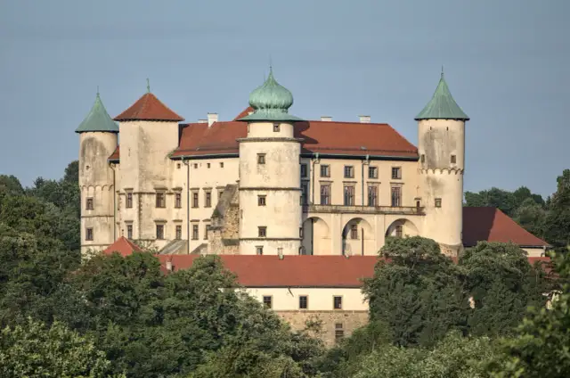 Zamek w Wiśniczu - Fascynująca Historia i Największe Atrakcje Turystyczne