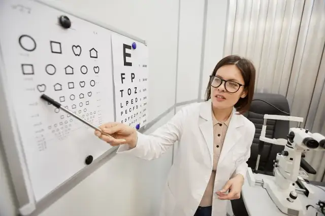 Kim jest okulista i kiedy warto się do niego zgłosić? Obowiązki i schorzenia
