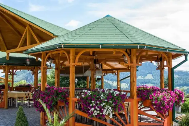 Jakie wymiary altany ogrodowej wybrać, by uniknąć błędów?