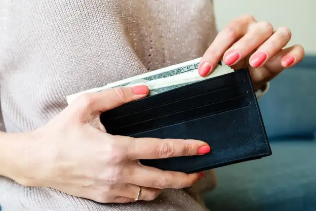 Kto płaci alimenty po śmierci byłego męża? Ważne informacje dla Ciebie