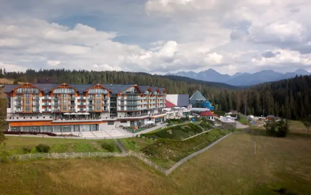 Hotel z wyżywieniem BB a HB – którą opcję wybrać planując pobyt w polskich górach?